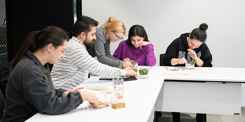 We held a LOSEV Handicraft Workshop